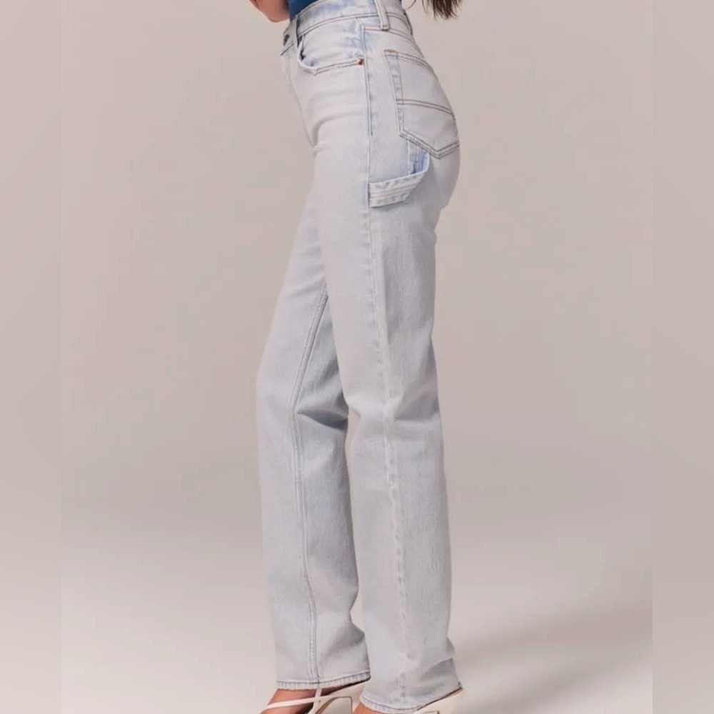 Abercrombie & Fitch Women's Light Wash Straight Leg Jeans